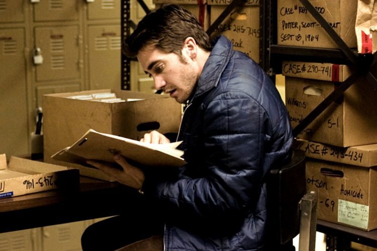 10 Challenges Every Book Lover Faces